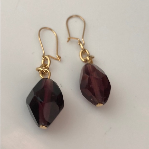 FACETED PURPLE CRYSTAL W/GOLD TONE CHAIN - Picture 3 of 12
